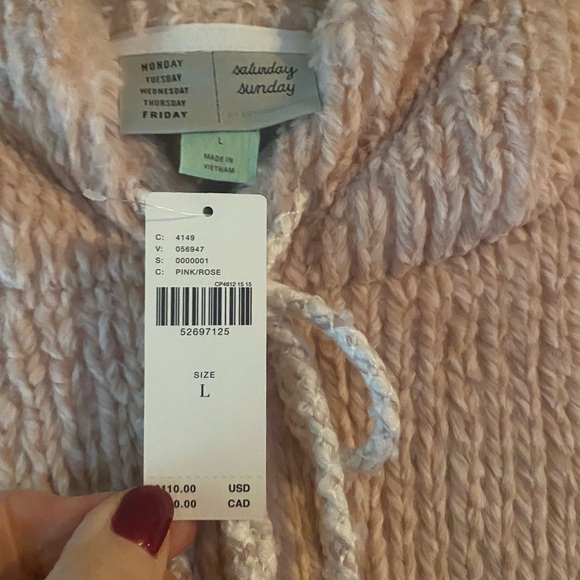 Saturday Sunday Fuzzy Sweatshirt
Hooded and Lined
Size Large - Picture 3 of 5